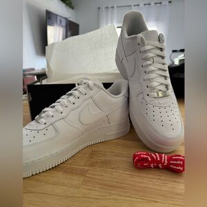 AF1’s supreme collab 10.5 men’s never worn